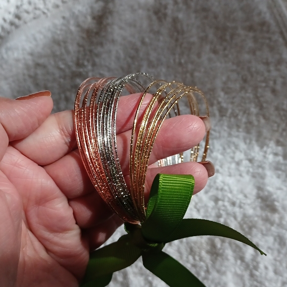 Womans Bracelet - Picture 2 of 4